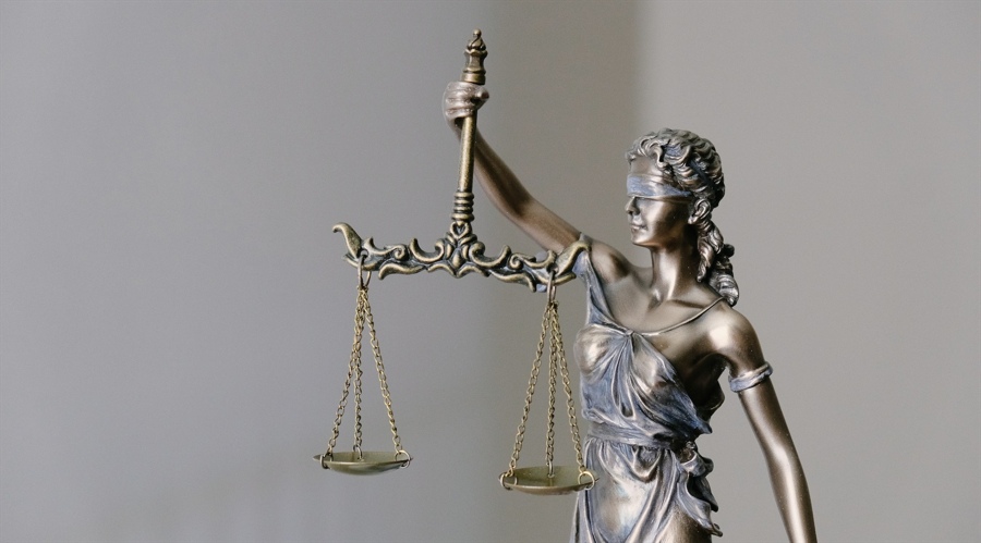 高估值面临负面数据，华尔街巨头发出警示：美股或将修正！